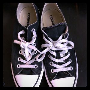 Black converse women’s 8